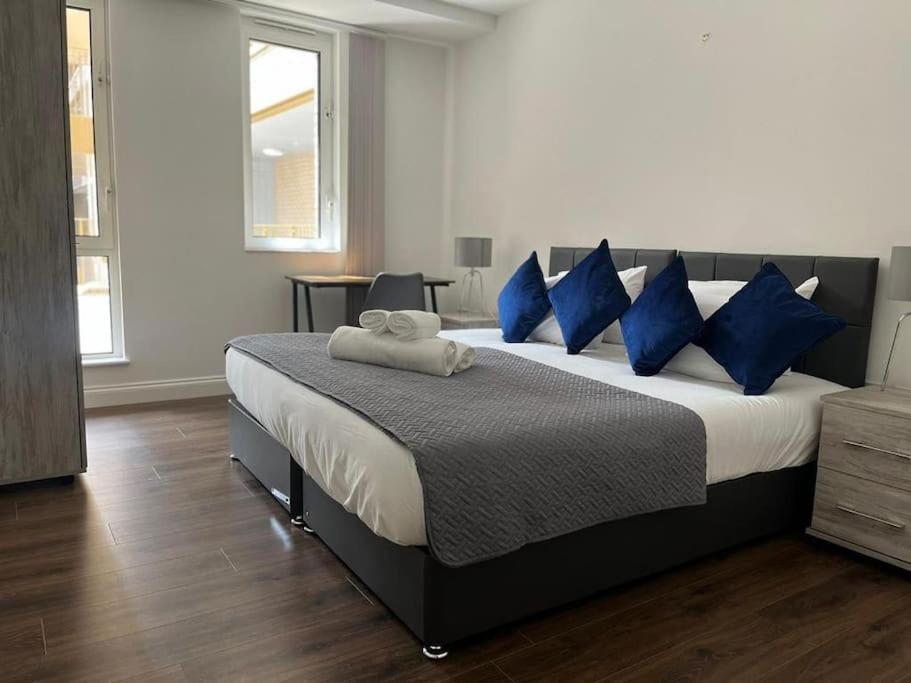 Spacious, Bright & Modern 1 & 2 Bed Apartments At Sligo House - Central Watford Γουάτφορντ Εξωτερικό φωτογραφία